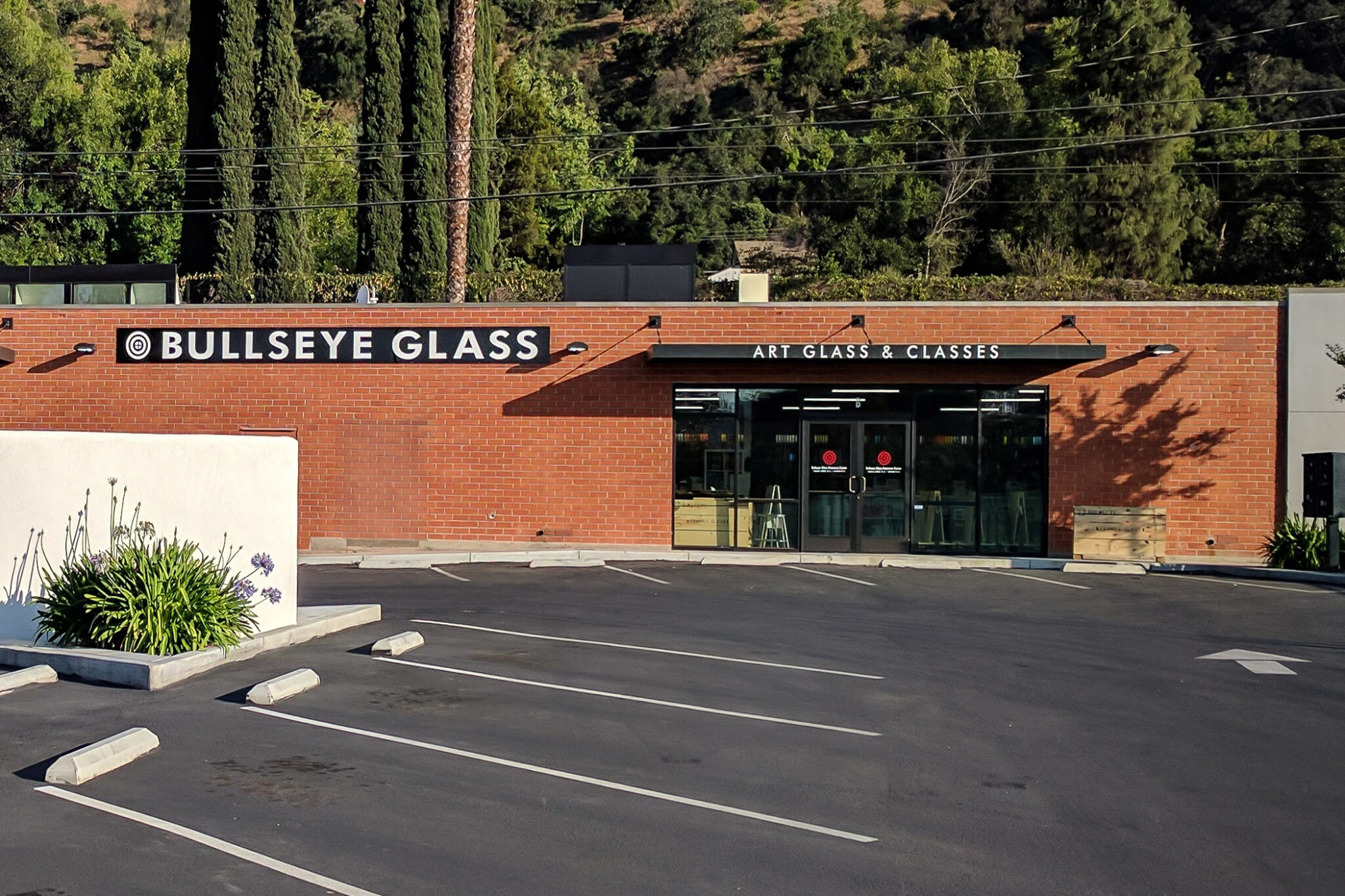 Exterior photo of Bullseye Glass Resource Center in South Pasadena