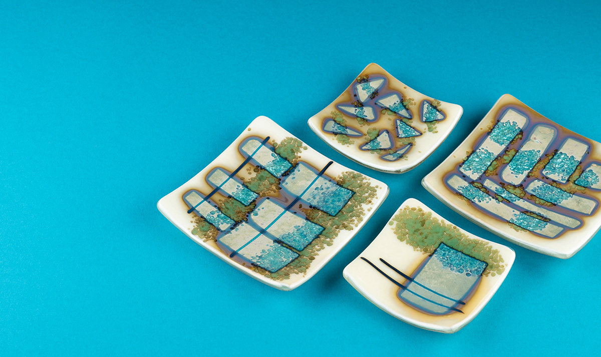 Set of square reactive plates